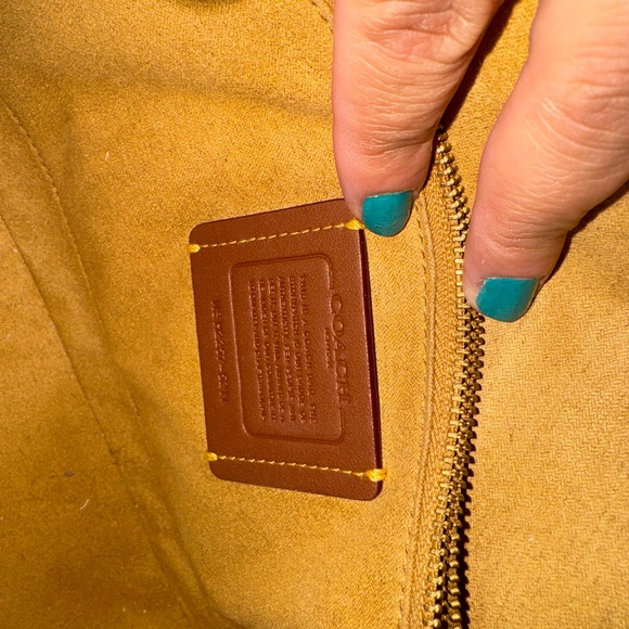 Authentic Coach Madison - Picture 4 of 8